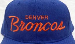 デンバー・ブロンコス グッズ スポーツスペシャリティーズ スクリプト ヴィンテージ スナップバック キャップ (青) / Denver Broncos