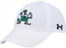 ノートルダム ファイティング アイリッシュ アンダーアーマー クラシック スラウチ CAP (白)/ Notre Dame Fighting Irish