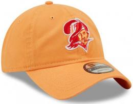 タンパベイ バッカニアーズ グッズ ニューエラ スローバックロゴ 9TWENTYスラウチ キャップ (オレンジ)/ Tampa Bay Buccaneers