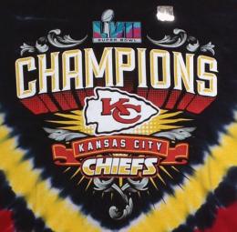 カンザスシティ チーフス ファナティクスブランド 第57回スーパーボウル優勝記念 シールド タイダイTシャツ / Kansas City Chiefs
