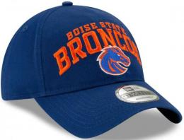 ボイジーステイト ブロンコス グッズ ニューエラ アーチオーバーロゴ 9TWENTYスラウチ キャップ (青)/ Boise State Broncos