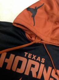 テキサス ロングホーンズ ナイキ '2013 サイドライン KO プルオーバー パーカー (黒/テキサスオレンジ)/ Texas Longhorns