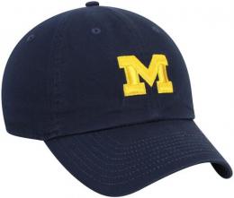 ミシガン ウルヴァリンズ グッズ JORDAN BRAND サイドライン ベーシックロゴ スラウチ CAP (ドライフィット版)(紺) / Michigan Wolverines