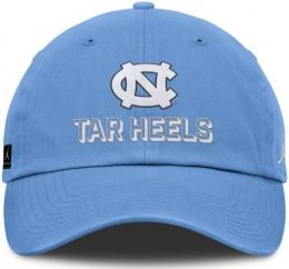 ノースカロライナ ターヒールズ ジョーダンブランド '25 サイドライン スラウチ CAP(ノースカロライナ ブルー)/ North Carolina Tar Heels
