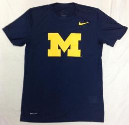 ミシガン ウルヴァリンズ ナイキ サイドライン BL Tシャツ (ドライフィット版) (紺)/ Michigan Wolverines