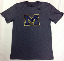 ミシガン ウルヴァリンズ ナイキ サイドライン BL Tシャツ (ドライフィット版) (チャコールグレー)/ Michigan Wolverines