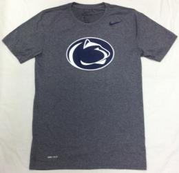 ペンステイト ニタニーライオンズ ナイキ サイドライン BL Tシャツ (ドライフィット版) (チャコールグレー)/ Penn State Nittany Lions