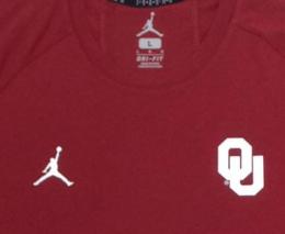 オクラホマ スーナーズ ジョーダンブランド '16 サイドライン レジェンド アイコン Tシャツ (ドライフィット版) (クリムゾン)/ Oklahoma Sooners
