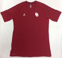 オクラホマ スーナーズ ジョーダンブランド '16 サイドライン レジェンド アイコン Tシャツ (ドライフィット版) (クリムゾン)/ Oklahoma Sooners