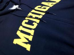 ミシガン ウルヴァリンズ チャンピオン タックルツイル フルジップパーカー (紺) (スウェット地)/ Michigan Wolverines