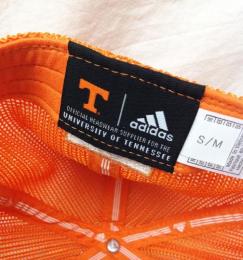 テネシー ボランティアーズ アディダス '2010 サイドライン プレイヤー メッシュバック FLEX CAP(オレンジ)/ Tennessee Volunteers