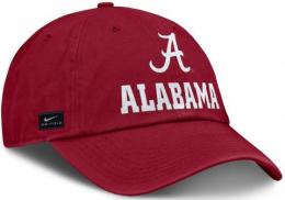 アラバマ クリムゾンタイド ナイキ '25 サイドライン スラウチ CAP(クリムゾン)/ Alabama Crimson Tide