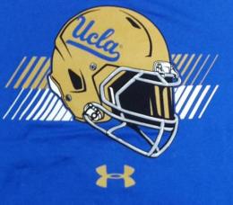 UCLA ブルーインズ グッズ カレッジ アンダーアーマー '18 チャージド ヘルメット コットンTシャツ (ライトブルー)/ UCLA Bruins