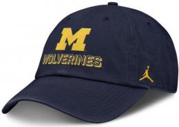 ミシガン ウルヴァリンズ ジョーダンブランド '25 サイドライン スラウチ CAP(紺)/ Michigan Wolverines