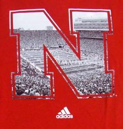 ネブラスカ・コーンハスカーズ グッズ アディダス '13 キャンパス アイコン Tシャツ (赤)/ Nebraska Cornhuskers