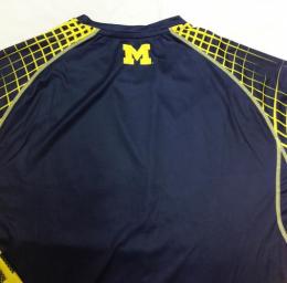 ミシガン ウルバリンズ グッズ アディダス '13 サイドライン トキシック 長袖 Tシャツ (クライマライト版)/ Michigan Wolverines